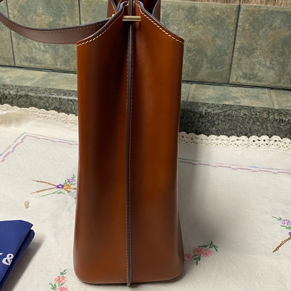 Dooney & Bourke Alto ShoulderBag 13” x 11” x 5.5” & Dust-bag pre-owned - Picture 8 of 13